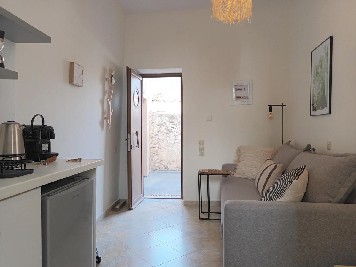 Kir-yiannis Stonehouse @areopoli * Areopoli